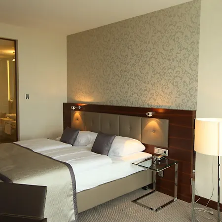 Schlosshotel Kassel 4*